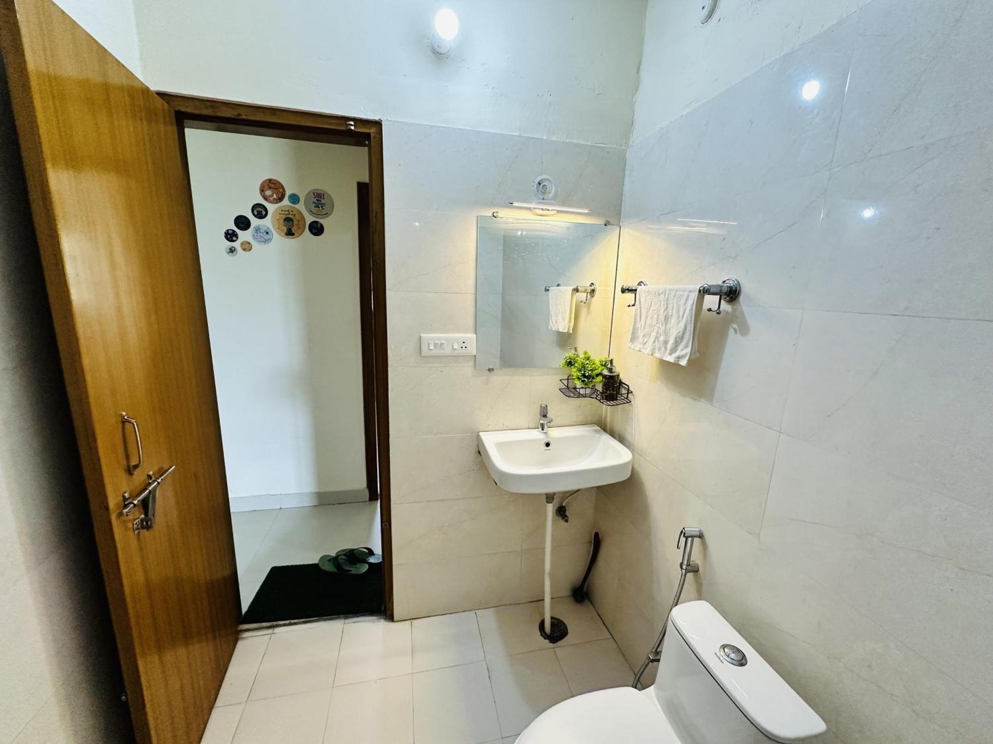 Zoomstay - 3Bhk Apartments バラナシ エクステリア 写真