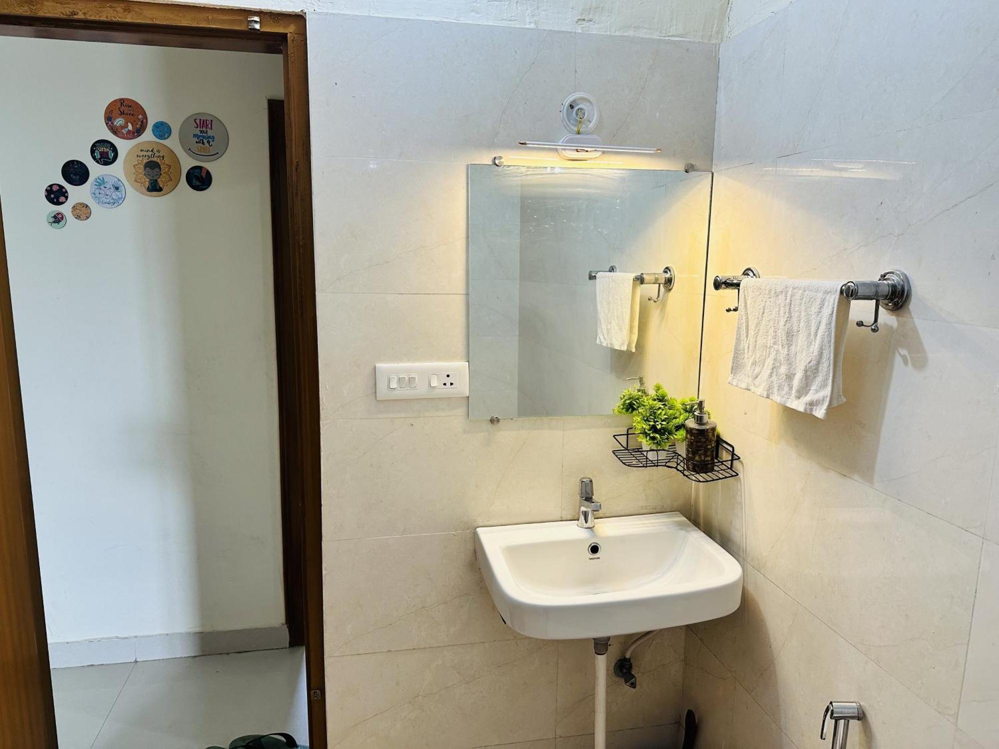 Zoomstay - 3Bhk Apartments バラナシ エクステリア 写真